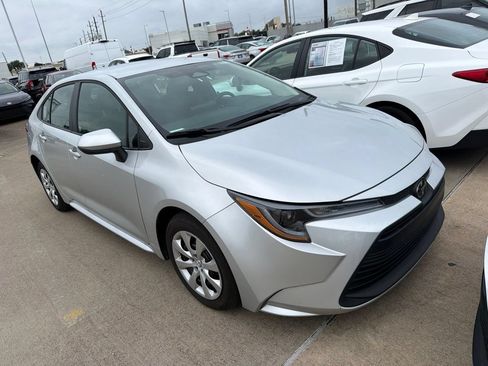 Used 2026 Toyota Corolla LE FWD image 6