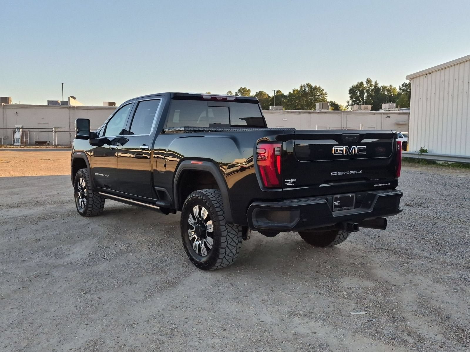 Used 2025 GMC Sierra 2500 Denali w/ Denali Reserve Package AWD/4WD image 3