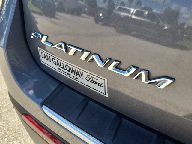 Certified 2022 Ford Explorer Platinum w/ Class IV Trailer Tow Package AWD/4WD image 9