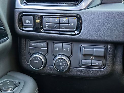 New 2026 GMC Yukon XL Elevation w/ Elevation Premium Package image 17