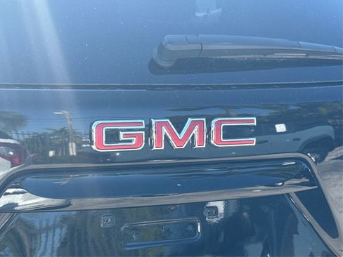 Used 2022 GMC Terrain SLE w/ Elevation Edition image 18