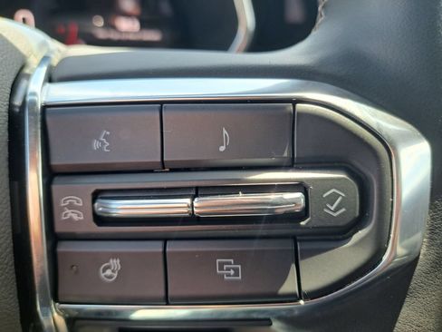 Used 2025 GMC Canyon Denali AWD/4WD image 19