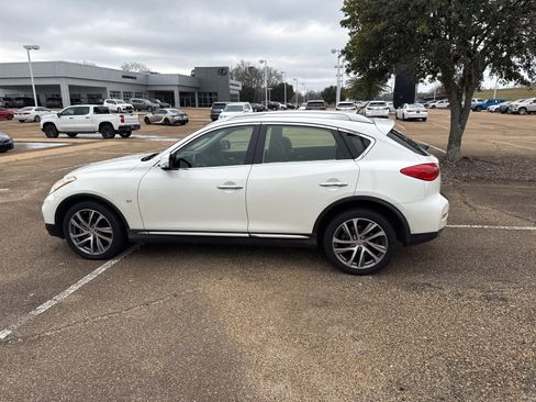 Used 2017 INFINITI QX50 Base w/ Deluxe Touring Package image 8