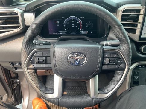 Used 2025 Toyota Tundra Limited AWD/4WD image 29