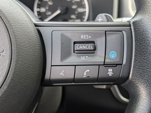 Used 2024 Nissan Rogue SV AWD/4WD image 16