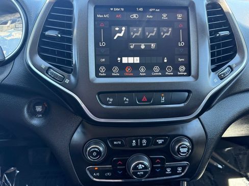 Used 2021 Jeep Cherokee Trailhawk w/ Technology Group AWD/4WD image 34