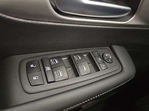 Certified 2023 Chrysler Pacifica Limited w/ S Appearance Package AWD/4WD image 33