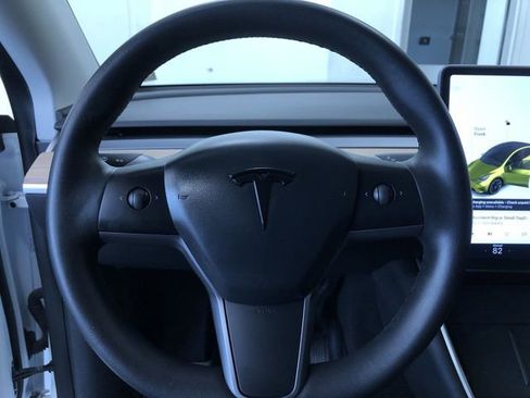 Used 2021 Tesla Model Y Long Range AWD/4WD image 24