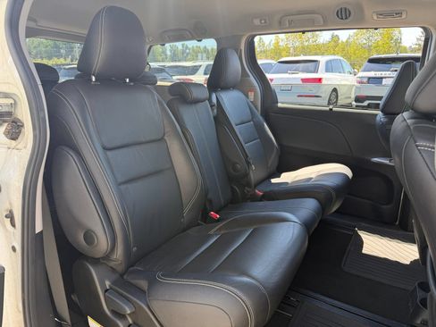 Used 2017 Toyota Sienna SE FWD image 23