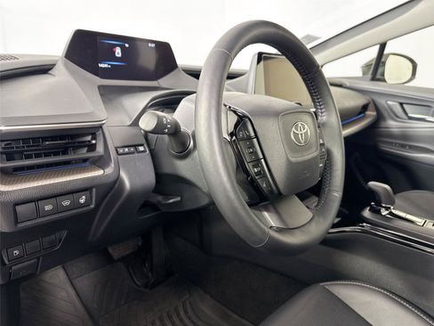 Certified 2025 Toyota Prius XLE FWD image 4