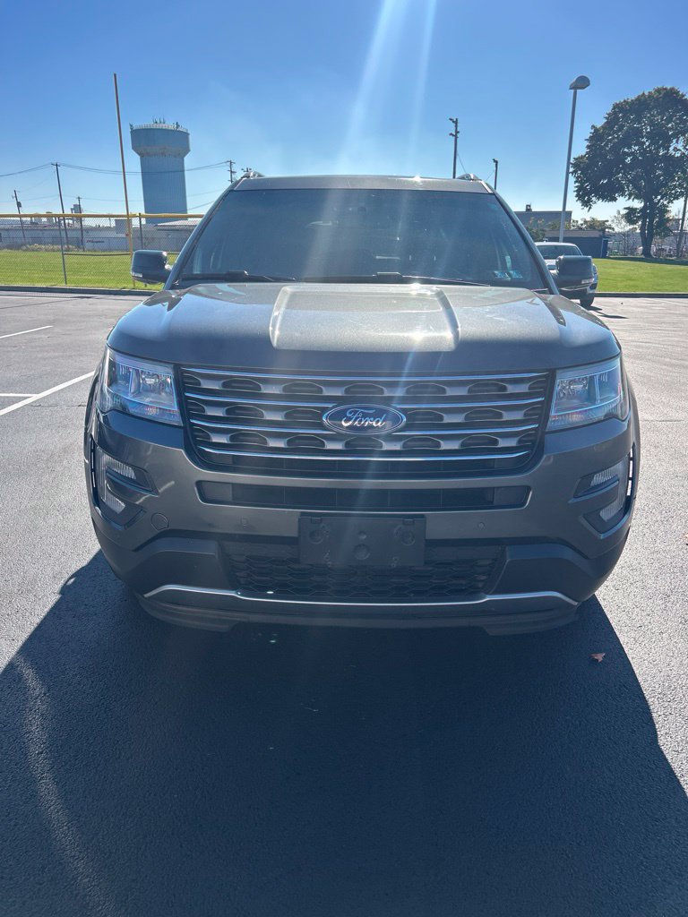 Used 2016 Ford Explorer XLT w/ Equipment Group 202A AWD/4WD image 2