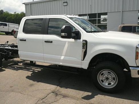 New 2026 Ford F350 XL w/ XL Chrome Package AWD/4WD image 5