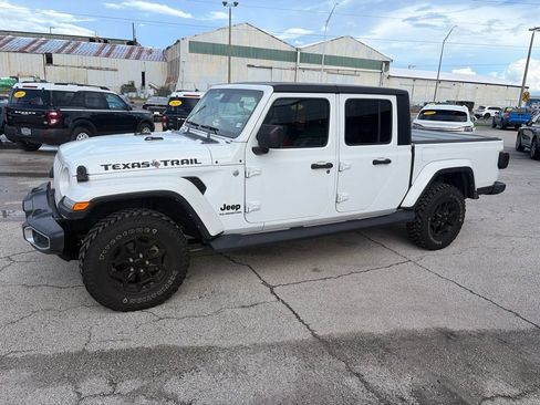 Used 2022 Jeep Gladiator Sport AWD/4WD image 3