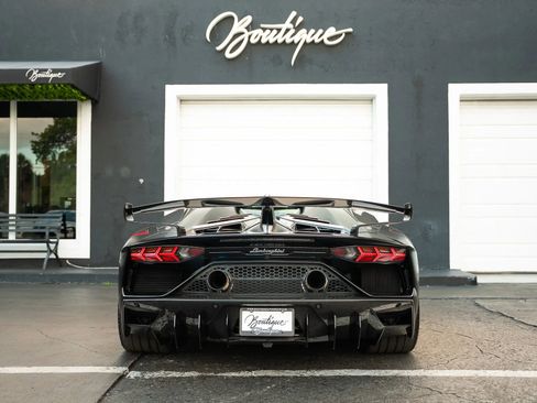 Used 2021 Lamborghini Aventador SVJ AWD/4WD image 4