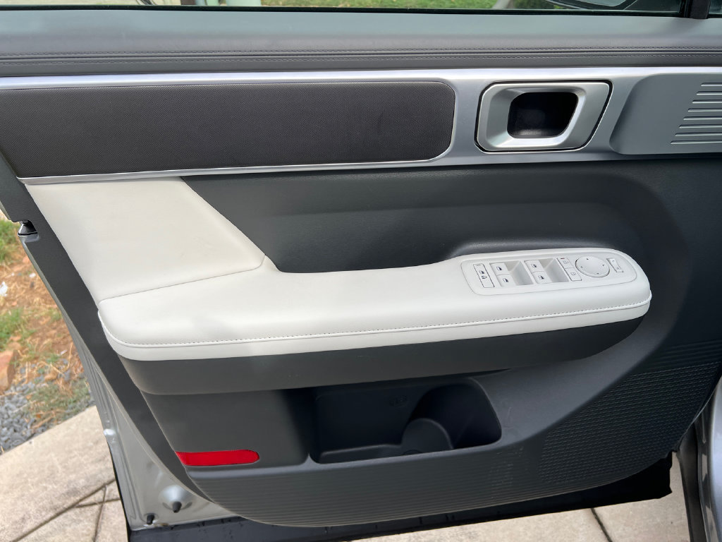 Used 2025 Hyundai Santa Fe SEL FWD image 18