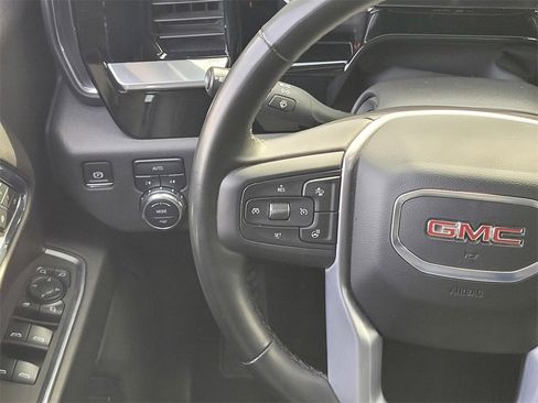 Used 2025 GMC Sierra 1500 SLT image 12