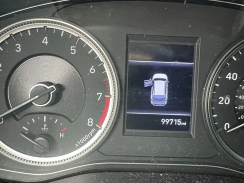 Used 2019 Hyundai Santa Fe SE image 7