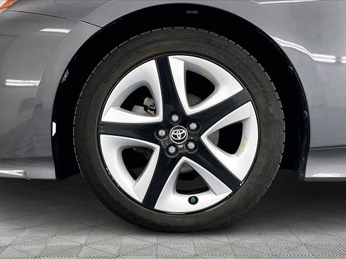 Used 2016 Toyota Prius Three Touring image 9