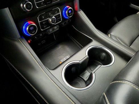 Used 2023 GMC Yukon SLT image 17