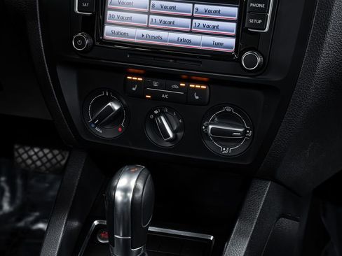 Used 2015 Volkswagen Jetta SE image 13