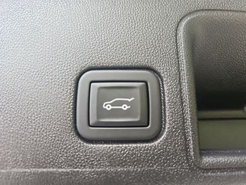 Used 2024 GMC Terrain SLE w/ Driver Convenience Package FWD image 22