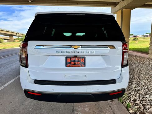 Used 2023 Chevrolet Suburban LS RWD image 4