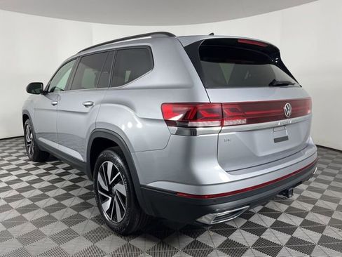 Used 2025 Volkswagen Atlas SE image 7