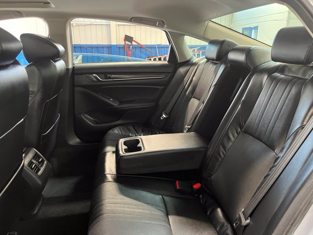 Used 2018 Honda Accord Touring image 19