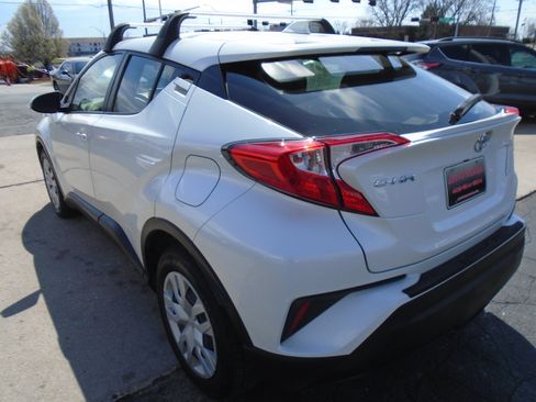 Used 2021 Toyota C-HR LE FWD image 4