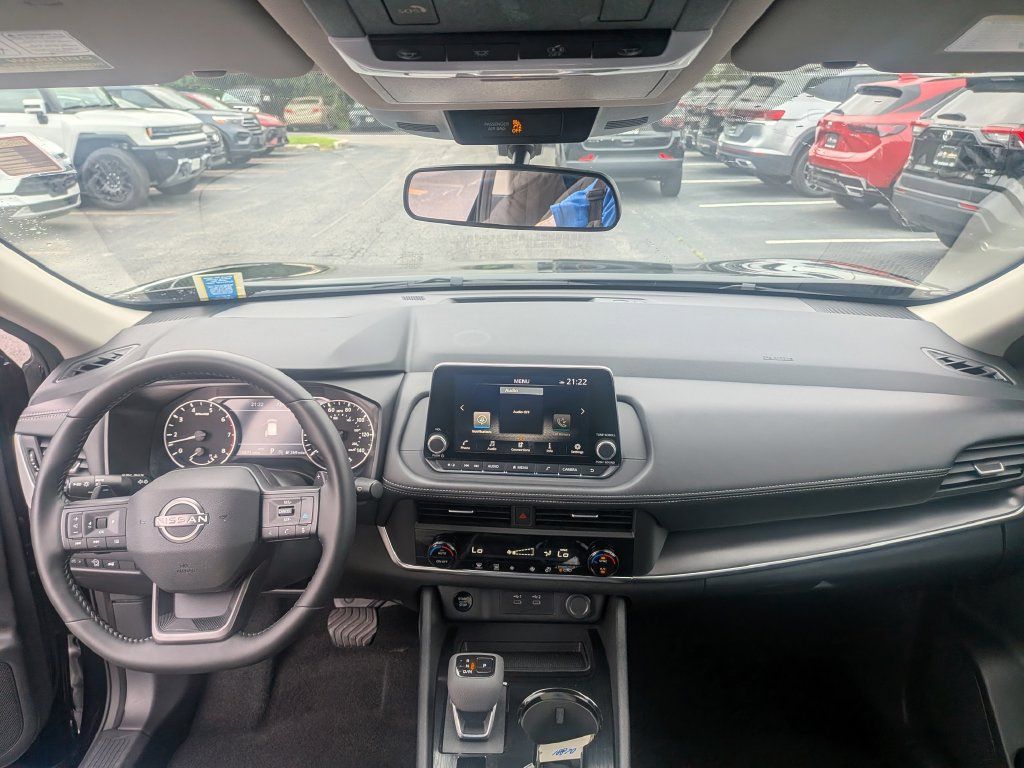 Used 2026 Nissan Rogue SV AWD/4WD image 7