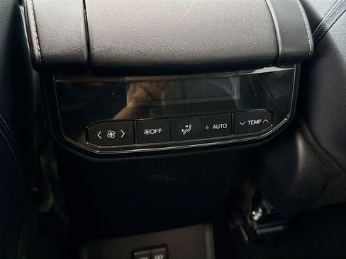 Certified 2025 Toyota Highlander XLE FWD image 27