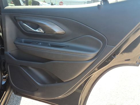 Used 2023 GMC Terrain SLT w/ Infotainment Package II image 13