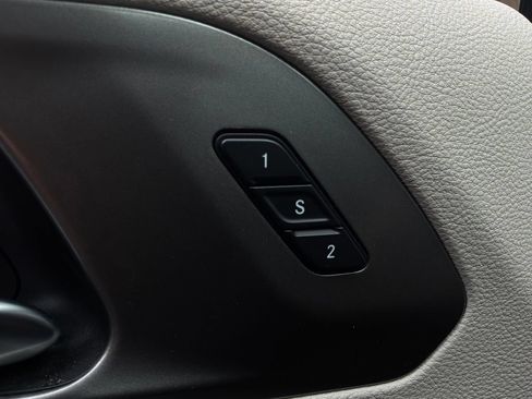 Used 2023 Chrysler Pacifica Touring-L FWD image 26