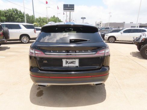 Used 2022 Lincoln Nautilus FWD w/ Premium Package image 11