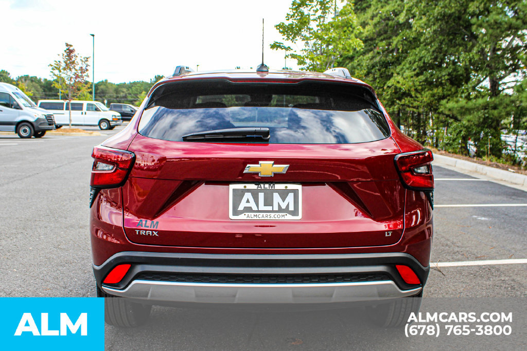 Used 2025 Chevrolet Trax LT FWD image 10