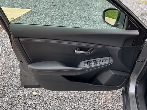 Used 2022 Nissan Sentra SV FWD image 9