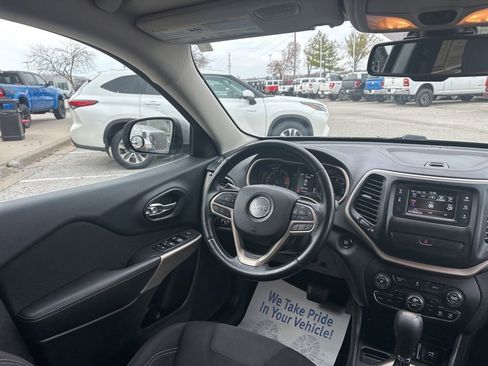 Used 2017 Jeep Cherokee Latitude w/ Comfort/Convenience Group image 52