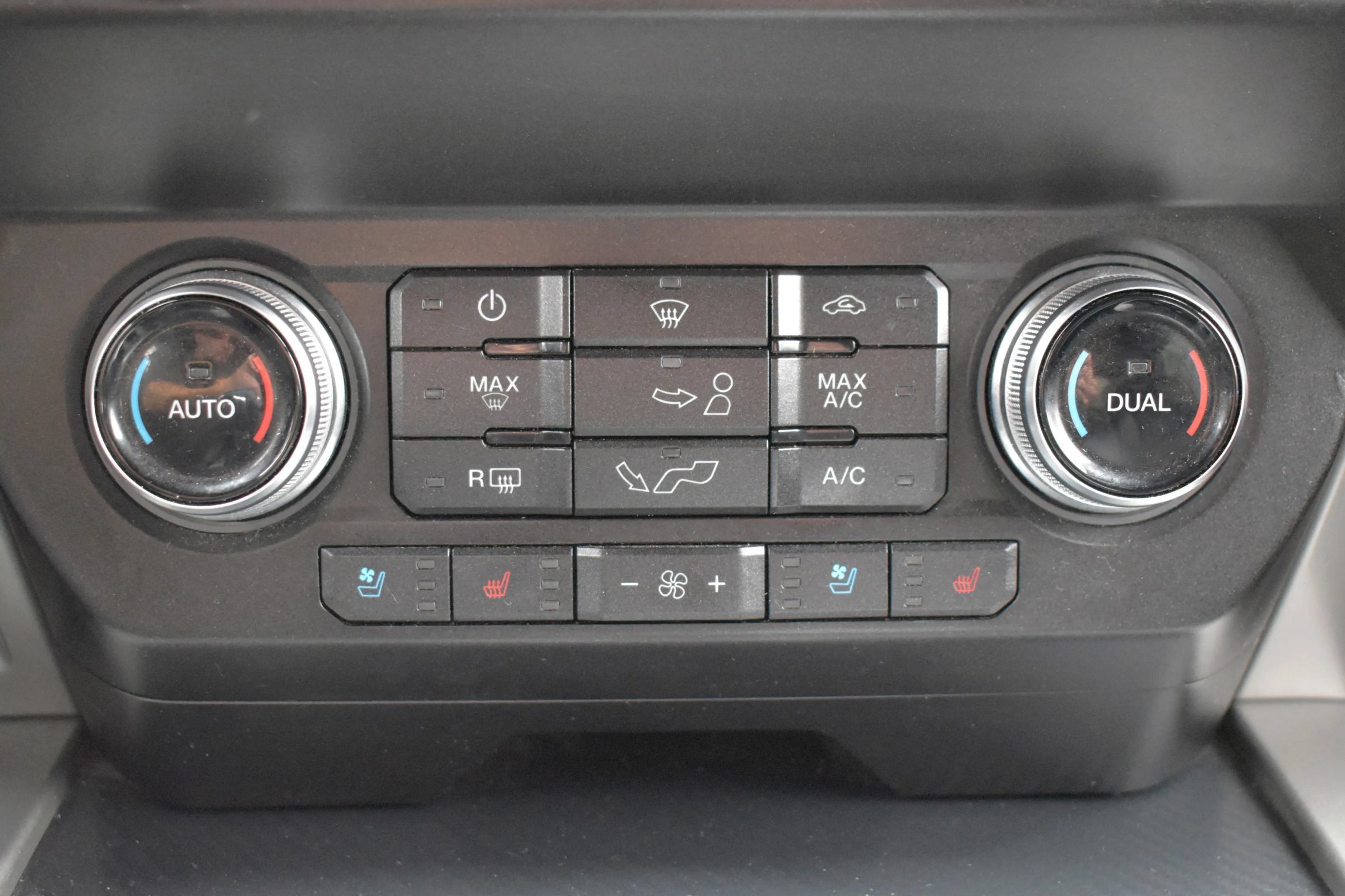 Used 2019 Ford F150 Lariat w/ Equipment Group 502A Luxury AWD/4WD image 26