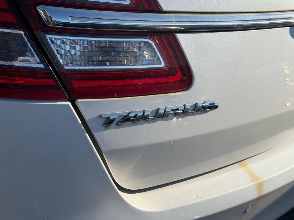 Used 2014 Ford Taurus Limited FWD image 8