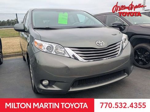 Used 2012 Toyota Sienna XLE w/ Premium Pkg image 1