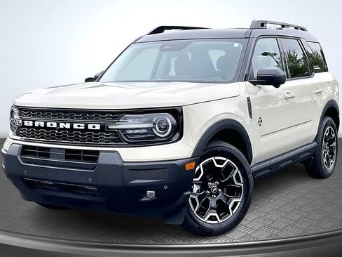 Used 2025 Ford Bronco Sport Outer Banks w/ Outer Banks Tech Package+ AWD/4WD image 3