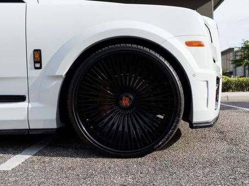 Used 2023 Rolls-Royce Cullinan w/ Cullinan Package image 22