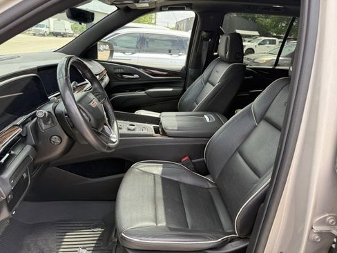 Used 2024 Cadillac Escalade Premium Luxury image 10