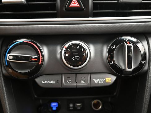 Used 2021 Hyundai Kona SE FWD image 17