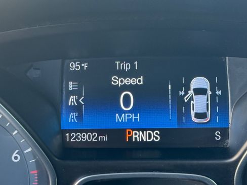 Used 2015 Ford Focus Titanium w/ Titanium Technology Package FWD image 17