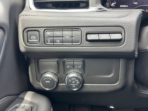 Used 2024 GMC Yukon Denali RWD image 59