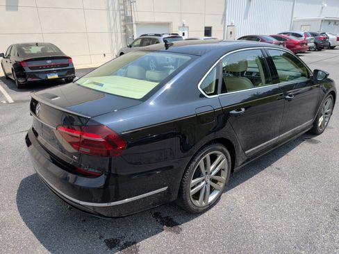 Used 2017 Volkswagen Passat 1.8T R-Line w/ R-Line Lighting Package FWD image 3
