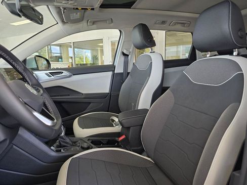 New 2026 Volkswagen Taos SE AWD/4WD image 19