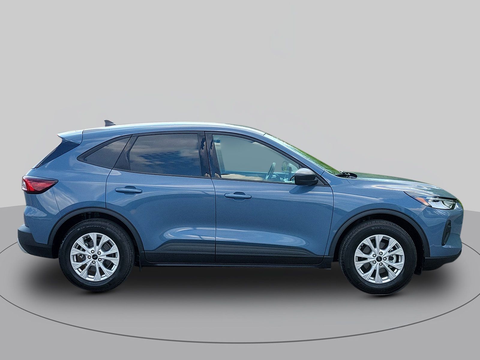 Used 2025 Ford Escape Active w/ Tech Pack #1 FWD image 2