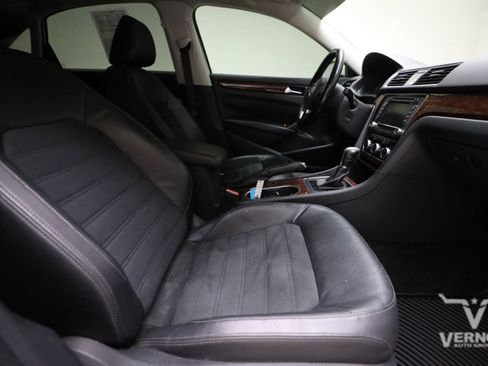 Used 2013 Volkswagen Passat TDI SEL Premium FWD image 11